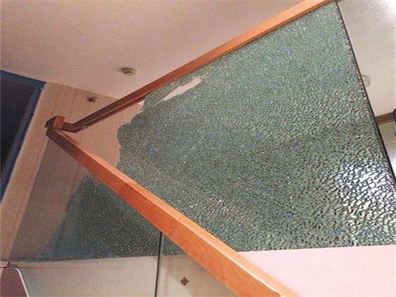 鋼化玻璃桃子视频在线观看