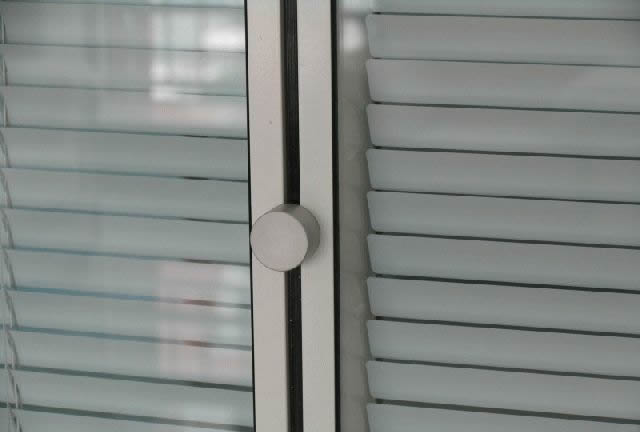 雙玻璃百葉桃子视频在线观看