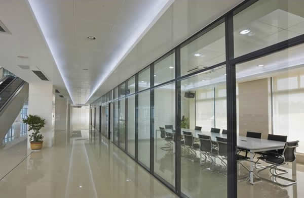 辦公室玻璃桃子视频在线观看