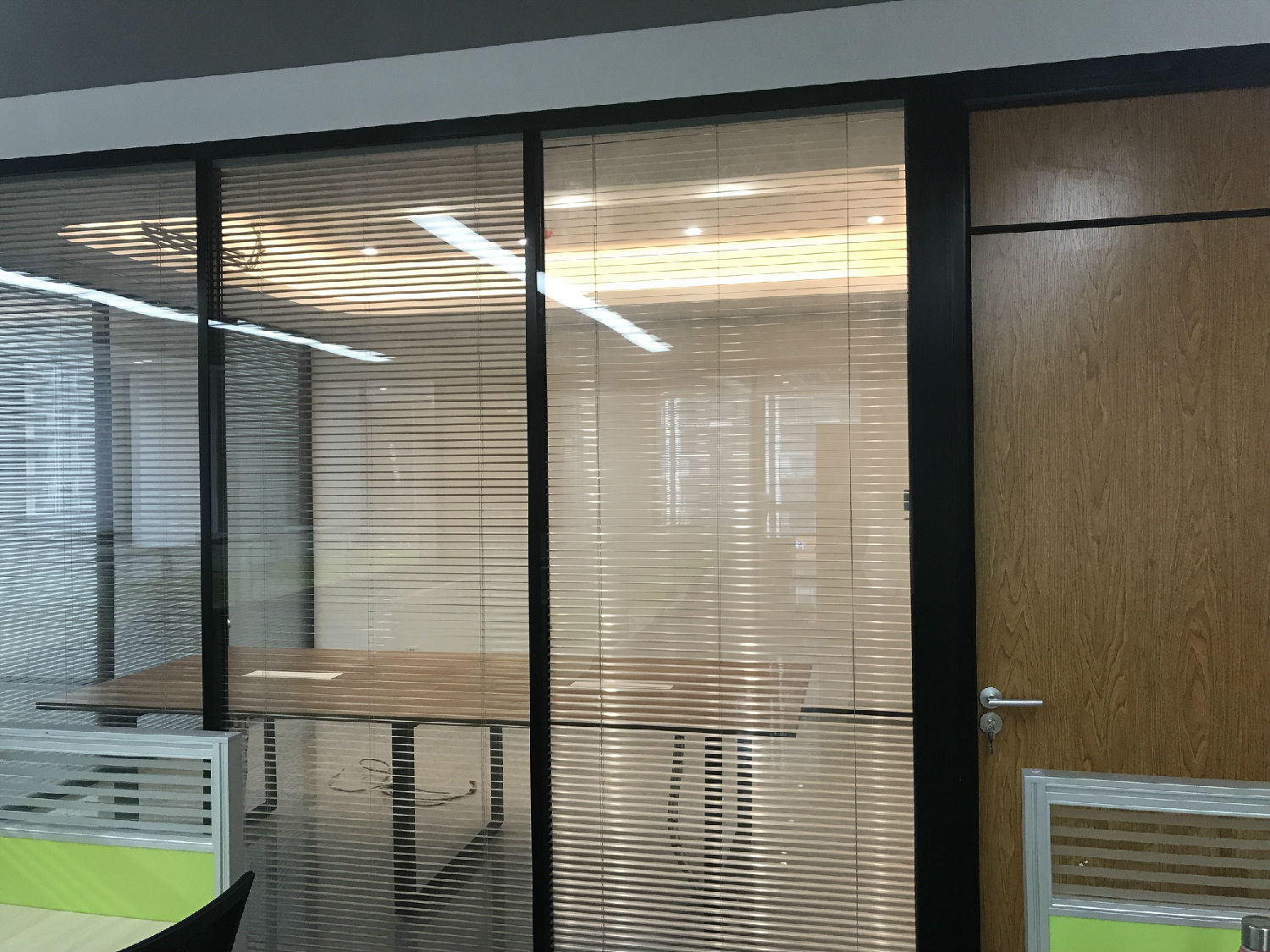 廣州達邁通信科技限公司辦公室雙玻百葉桃子视频在线观看案例