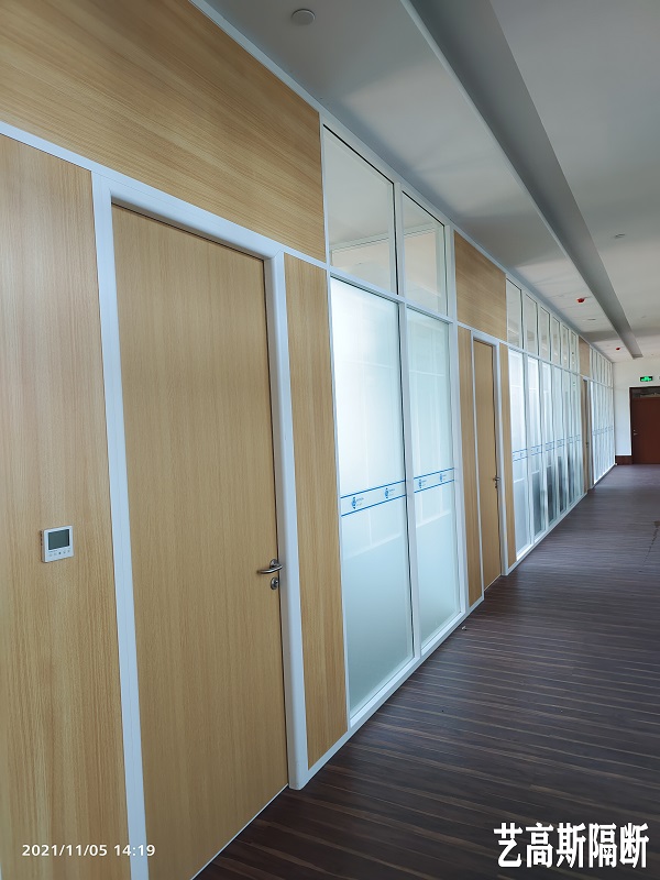 辦公室玻璃桃子视频在线观看